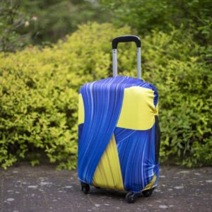 Pokrowiec na małą walizkę - wzór żółto-niebieskie pasy